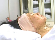 お顔全体に塗布します。